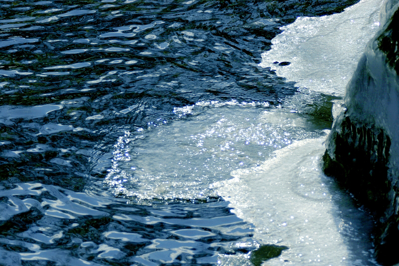 Ice017 Housatonic River ice, Kent, CT  � Dave Hickey