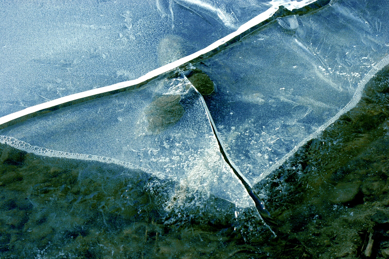 Ice029 Housatonic River ice, Kent, CT  � Dave Hickey