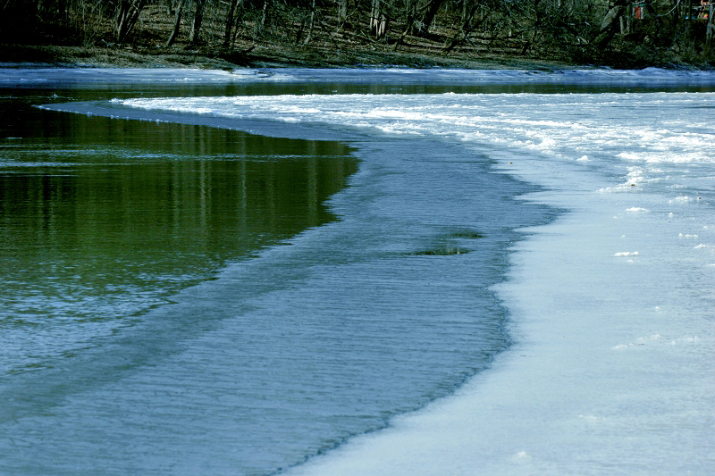 Ice033 Housatonic River ice, Kent, CT  � Dave Hickey