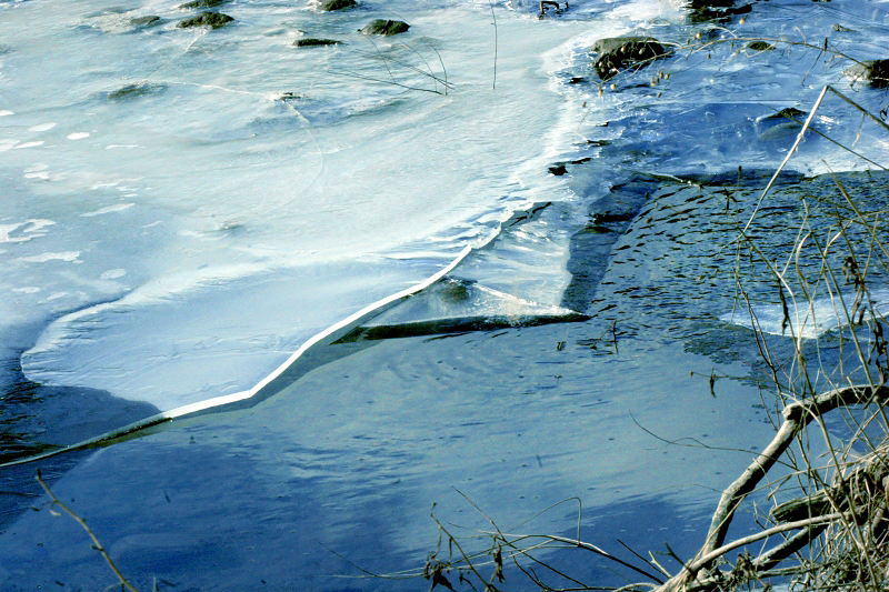 Ice056 Housatonic River ice, Kent, CT  � Dave Hickey
