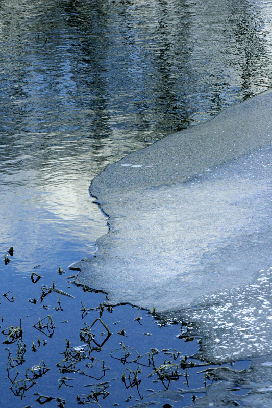 Ice058 Housatonic River ice, Kent, CT  � Dave Hickey