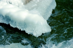 Ice010 Housatonic River ice, Kent, CT  � Dave Hickey