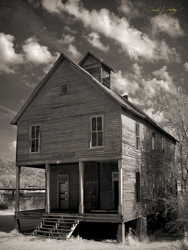013 Abandoned Building, Reliance, TN -- Infrared image of the place.